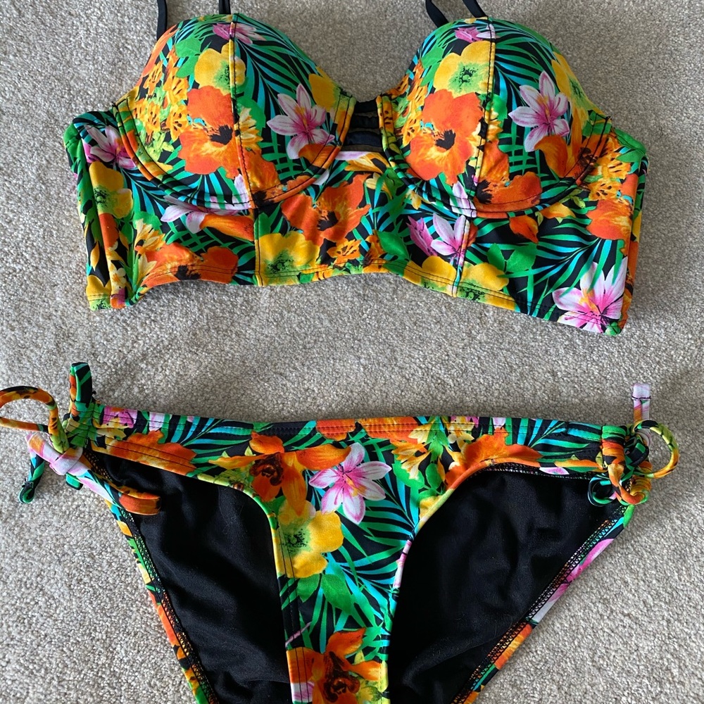 Forever 21 Hawaiian Floral Swimsuit L top/S bottom